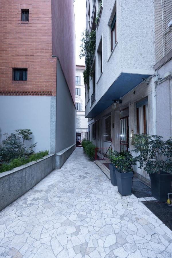 Milan Flat 5 Min From Duomo With Park For Small Cars Extérieur photo